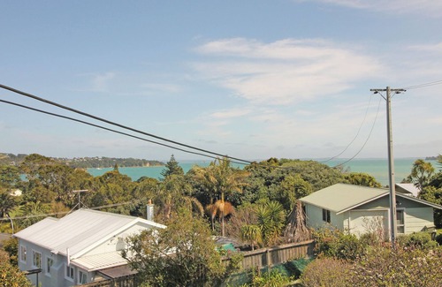 Surfdale Cottage | Waiheke holiday home