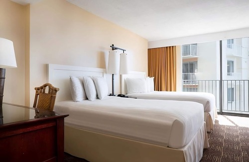Waikiki Hotel | Waikiki Getaway! Private Balcony, Parking! Close to Honolulu Zoo & Kuhio Beach!