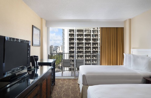 Waikiki Hotel | Waikiki Getaway! Private Balcony, Parking! Close to Honolulu Zoo & Kuhio Beach!
