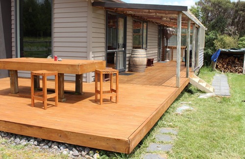 Erua House | Waiora Lodge - Pokaka Holiday Home