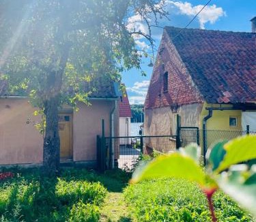 Mikolajki House | Wakajki - domek z balią blisko jeziora i centrum Mikołajek