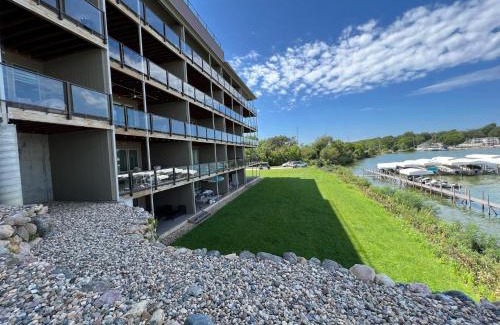 Arnolds Park Apartment | Wake on the Lake at Bridges Bay