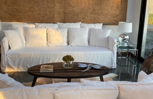 Montevideo Department Villa | Wake up in the middle of nature, with golf and private swimming-pool