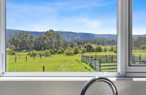 Mole Creek House | Wakefields - an enchanting mountain view cottage