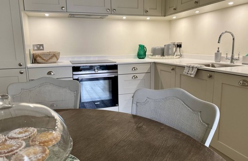 Bath House | Walcot Yard gated mews with parking, Central Bath