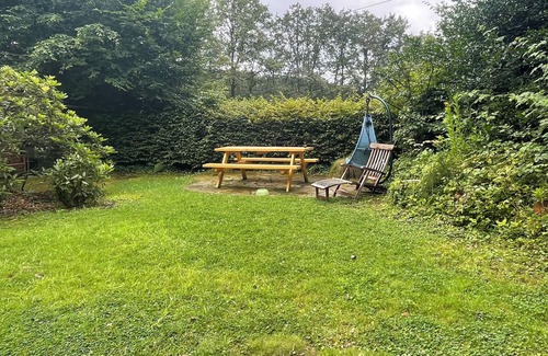 Remscheid House | Waldhaus - Central and family-friendly with a large fenced garden.