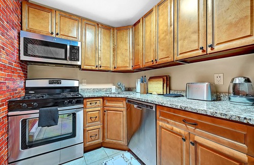 Princeton Apartment | WALK 2 University/FREE Parking/Standing Desk