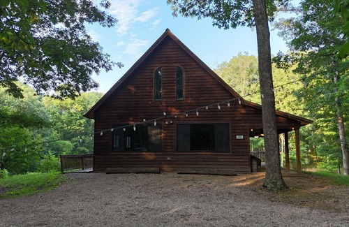 Rosamond Cabin | Walk Me Out in the “Morning Dew”. Secluded A-Frame Cabin on Pond with 3 decks