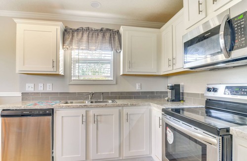 Gibsonton House | Walk to AMC Riverview & Shops: Home w/Large Yard