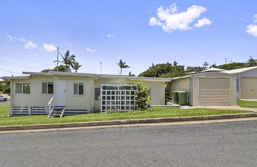Emu Park House | WALK TO BEACH