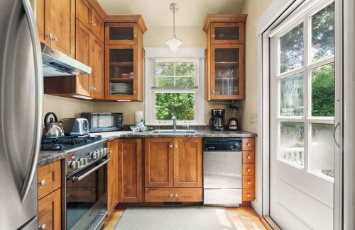 East Orleans House | Walk to Beach, Close to Town!