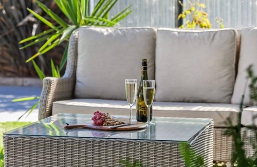 Dromana House | Walk to beach/shops Games room, linen Wifi. Pet friendly