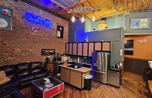 Downtown Nashville House | Walk to Broadway: The Printers Alley Speakeasy