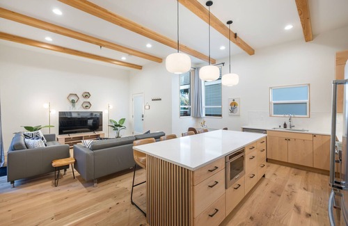 Minor House | Walk to CapHill 4B2B w/Rooftop Deck EV charging