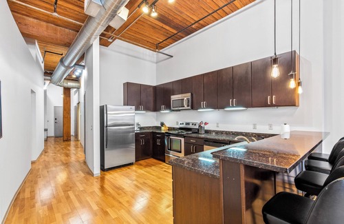Downtown St. Louis Apartment | Walk to City Museum & Convention/Events-DWTN 2 Bed Loft