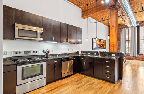 Downtown St. Louis Apartment | Walk to City Museum & Convention/Events-DWTN 2 Bed Loft