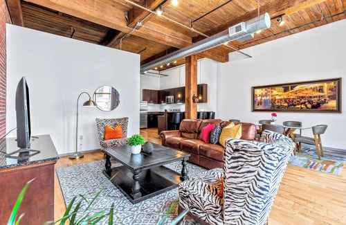 Downtown St. Louis Apartment | Walk to City Museum & Convention/Events-DWTN 2 Bed Loft