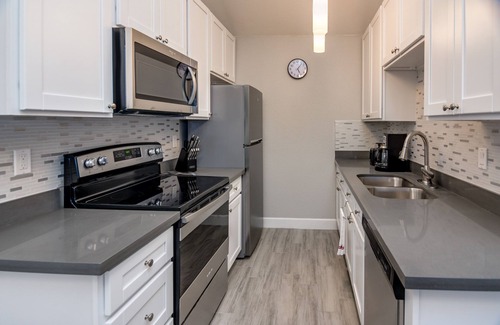 Mesa Grande House | Walk to Cubs stadium ! Centrally Located Cozy Modern Condo