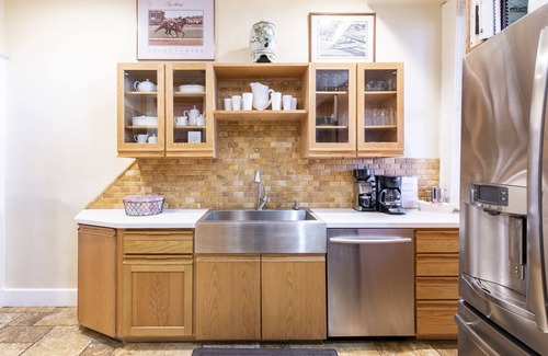 Cherokee Triangle House | Walk to Dinner, Pubs, Fun- Huge Historic District Home with Poker Room, Fire Pit