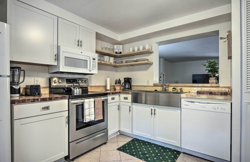 Taylor's Pond House | Walk to Dtwn & Breweries: Townhome in Cary!