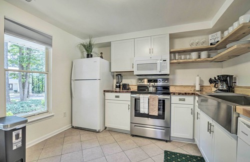 Taylor's Pond House | Walk to Dtwn & Breweries: Townhome in Cary!