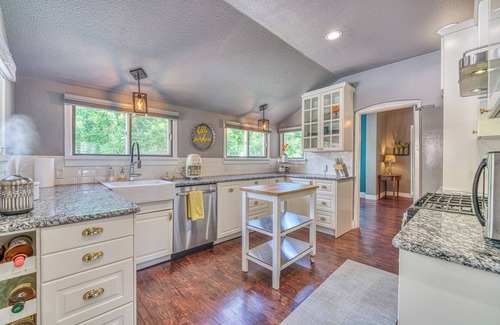 Canon City House | Walk to Dtwn: Colorful Cañon City Home w/Grill!