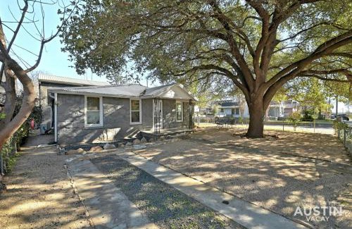 Holly House | Walk to E. Austin Hotspots 2BR 1BA w Parking Dog-Friendly By Austin Vacay