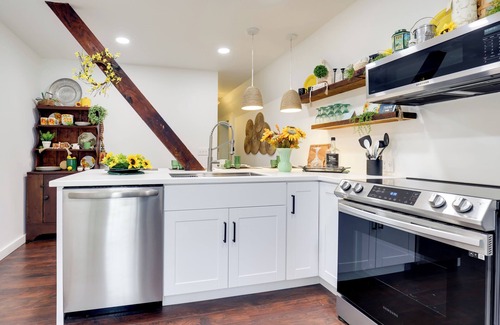 Hammondsport Apartment | Walk to Eats: Mtn-View Hammondsport Hideaway!