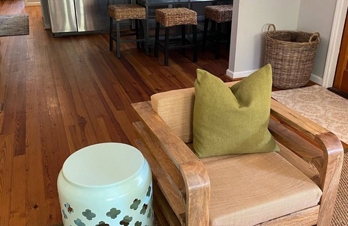 Downtown Charleston Condo | Walk to everything, upper king street area, porch, off-street parking space!