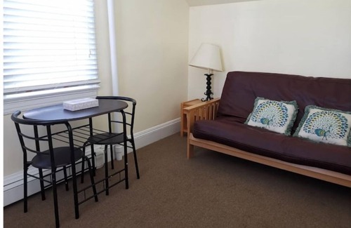 Framingham Apartment | Walk to FSU, shopping center, separate entrancenn