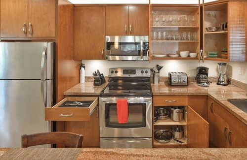 Wilton Manors Apartment | Walk to GAY Wilton Drive, Pool, Queen Bed, Kitchen, Living Room, Patio, WiFi, #1
