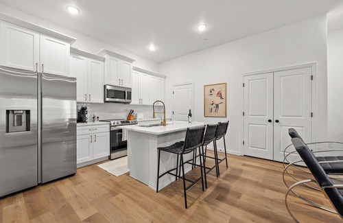 Arlington House | Walk to Globe Life | Prime Location for Sharkira