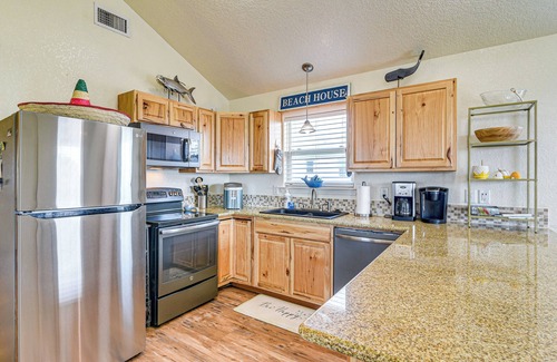 Surfside Beach House | Walk to Gulf: Surfside Beach Home w/Deck