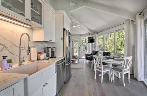 Sea Pines House | Walk to Harbour Town: Airy Treehouse w/Bikes