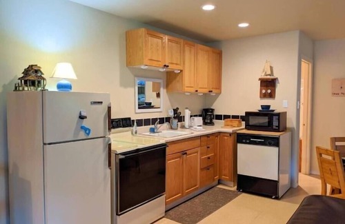 Florence House | Walk to Heceta Beach, Pool table, garage, single level -Surf Sounds