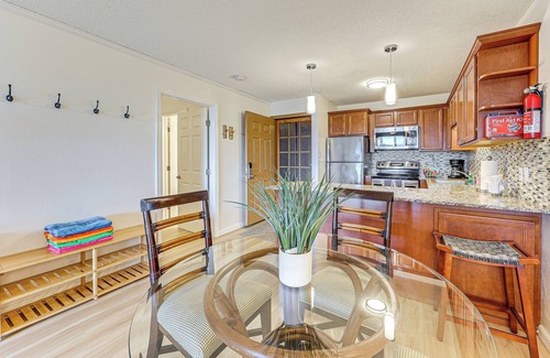 Nawiliwili Condo | Walk to Kalapaki Beach: Condo w/Ocean & Mtn View!