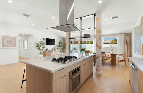 Northwest Anaheim House | Walk to Knott's, Pool&Parks, and Disney Land!