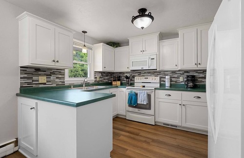 Ashwaubenon House | Walk to Lambeau Field, Resch Center and Titletown District!