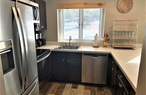 Bartlett House | Walk to Lifts! 3 bed 3 bath Stunning End Unit with views @ base of Attitash.