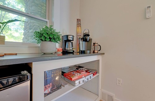 York Harbor House | Walk to Long Sands Beach| Private Pool| Dogs Welcome | First Floor King Bedroom