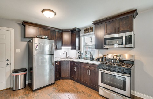 Blue Island Apartment | Walk to Metra: Pet-Friendly Blue Island Apt