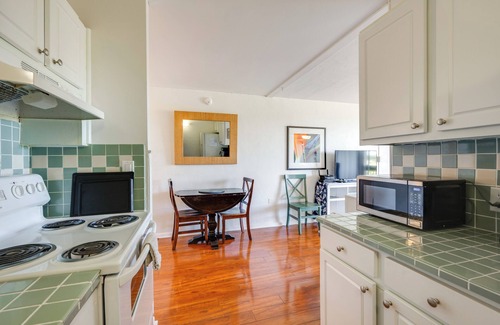 Napili Condo | Walk to Napili Bay Beach! Mtn-View Lahaina Condo