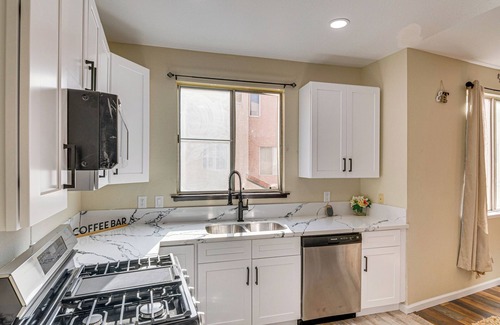 Sylmar House | Walk to Olive View Medical: Home w/Pool Access!