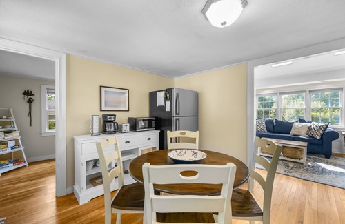 South Yarmouth House | Walk to Pond, AC, Wifi, Dog Friendly, Quaint Yarmouth Cottage