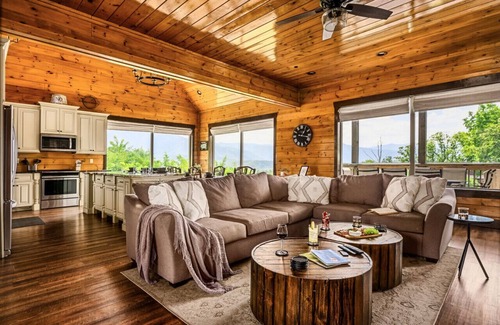 Chalet Village North Cabin | Walk to POOL, Hot Tub, VIEWS, Fire Pit, Game Room - Mountain View Lodge