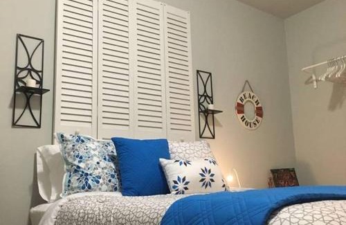 Coral Way Apartment | Walk to Restaurants and Shops - 5S