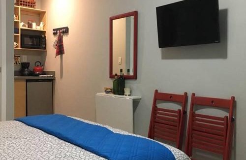 Coral Way Apartment | Walk to Restaurants and Shops - 5S