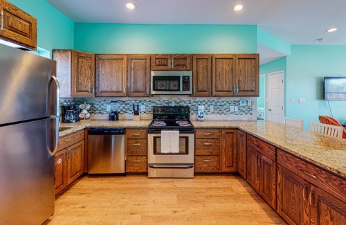 Sand Point Condo | Walk to Sandfest , Shared Pool, Board Walk to Beach, Gulf Views
