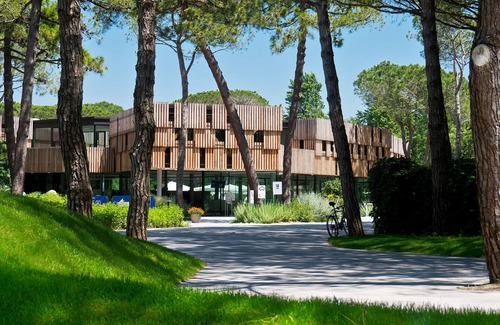 Cavallino-Treporti House | Walk to sea 2-Bedroom, 2 bathroom Mobile Home in CaSavio close to Venice, Jesolo