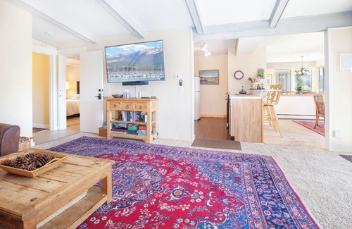 Dillon Condo | Walk to Shops! Beautiful Views On Lake Dillon, Hot Tubs & Pool